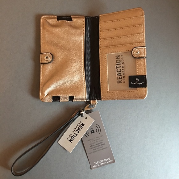 Kenneth Cole Reaction Wristlet Wallet - Picture 2 of 8
